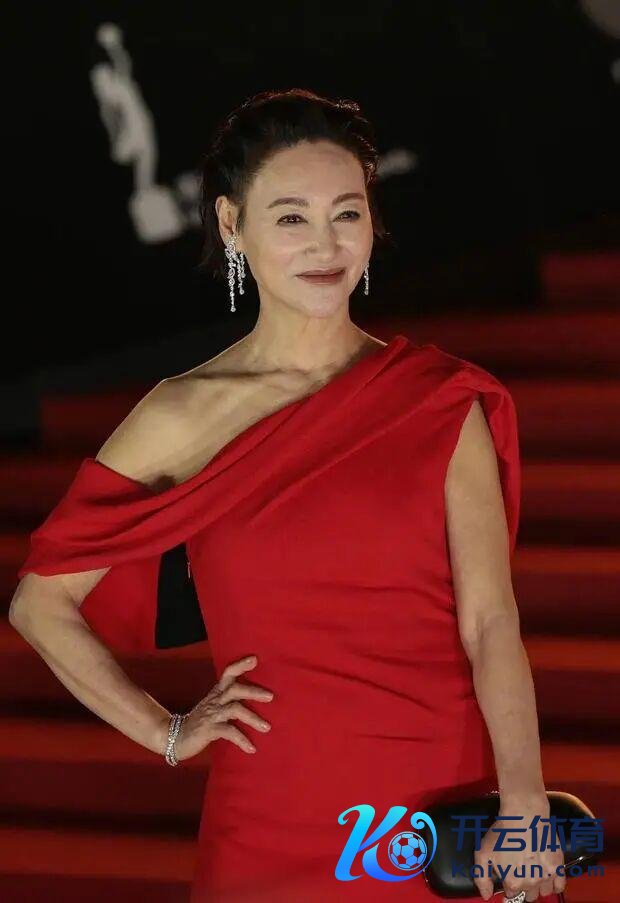 李心洁亮相金像奖红毯 景象绝佳惊艳全场